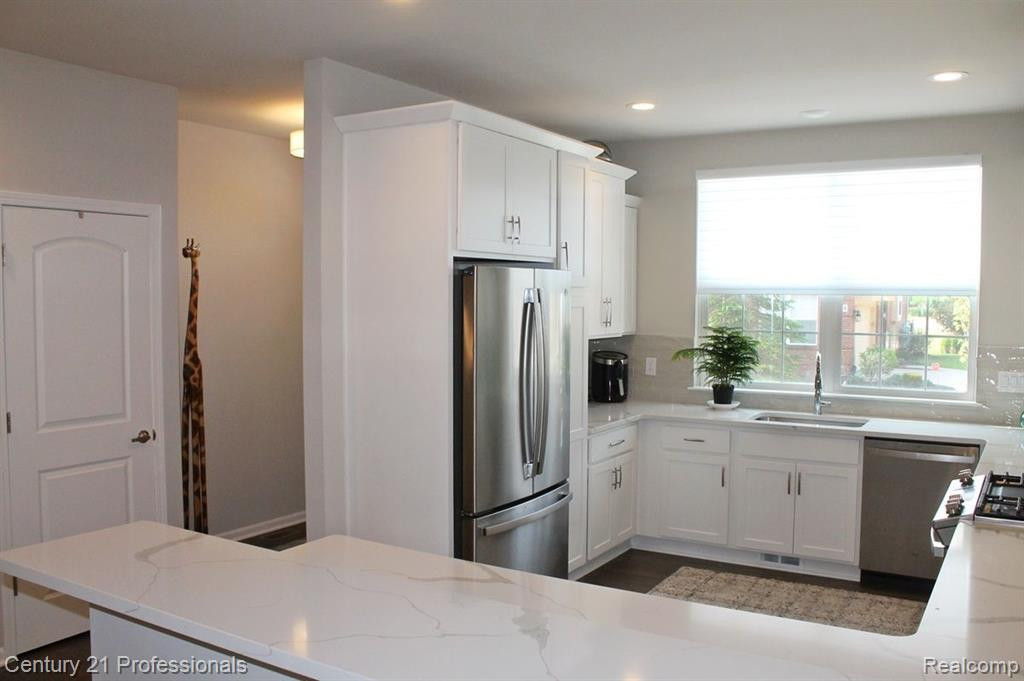 48554 EASTBRIDGE Drive, Canton, MI 48188 — Photo 7