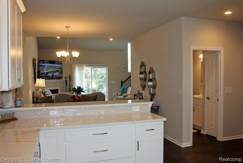 48554 EASTBRIDGE Drive, Canton, MI 48188 — Photo 9