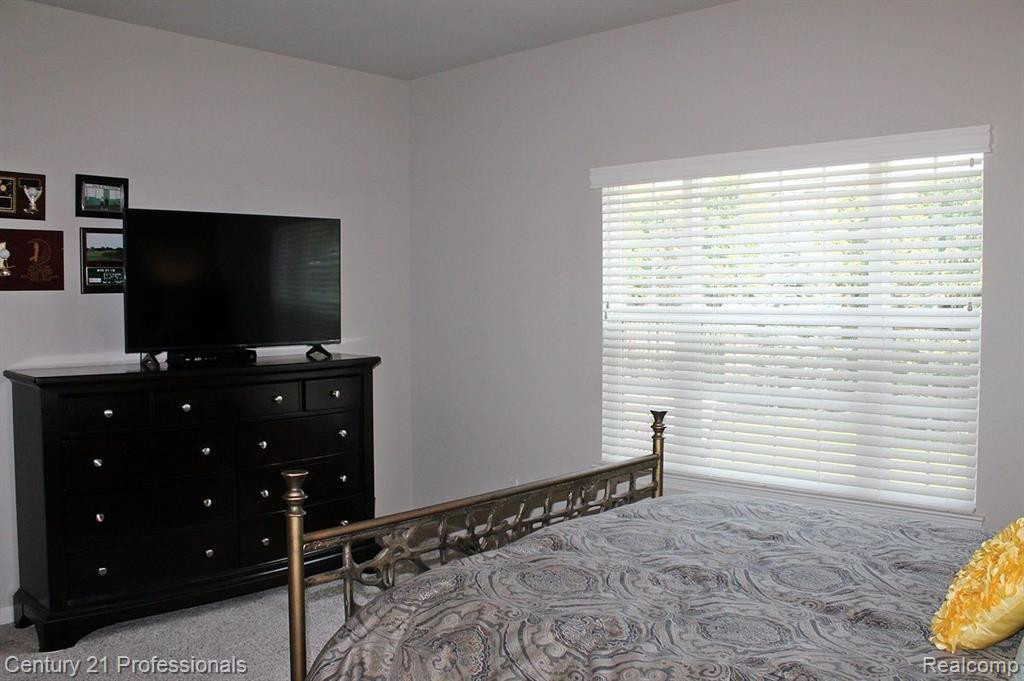 48554 EASTBRIDGE Drive, Canton, MI 48188 — Photo 17