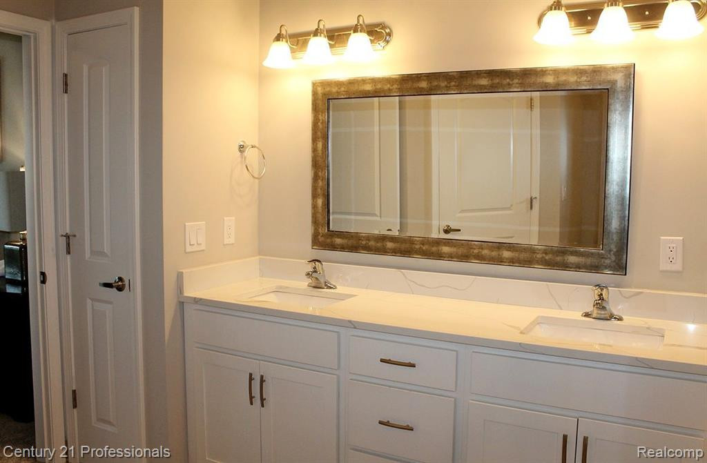 48554 EASTBRIDGE Drive, Canton, MI 48188 — Photo 18