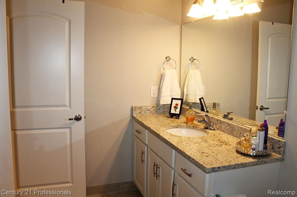 48554 EASTBRIDGE Drive, Canton, MI 48188 — Photo 27