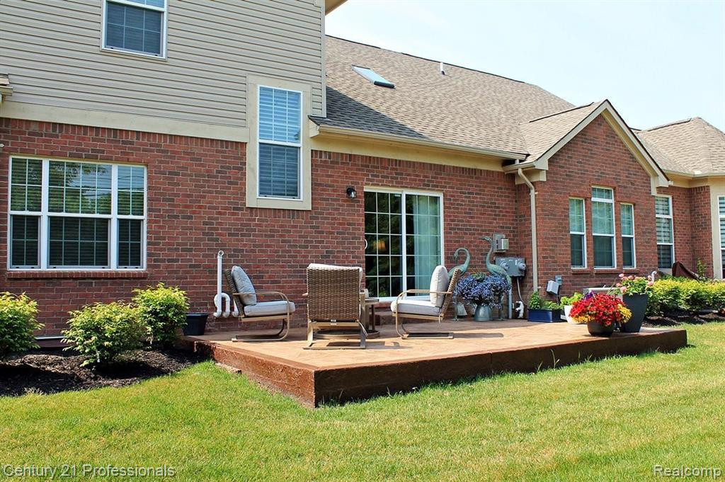 48554 EASTBRIDGE Drive, Canton, MI 48188 — Photo 32