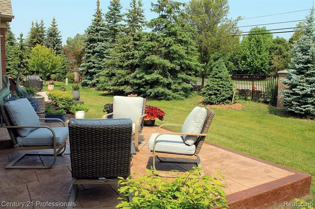 48554 EASTBRIDGE Drive, Canton, MI 48188 — Photo 35