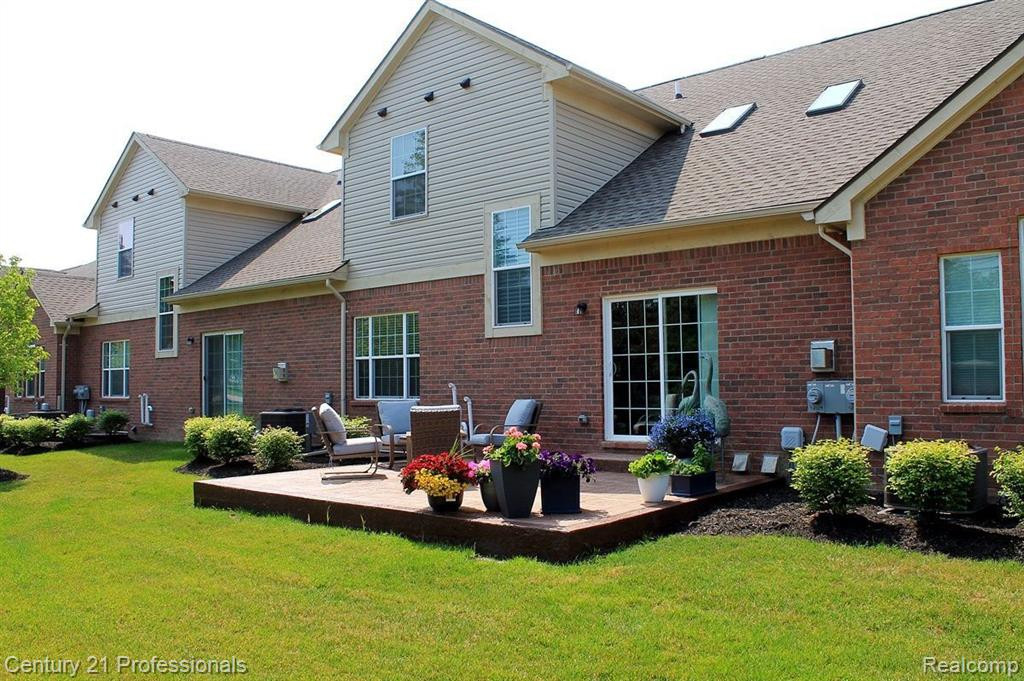 48554 EASTBRIDGE Drive, Canton, MI 48188 — Photo 36