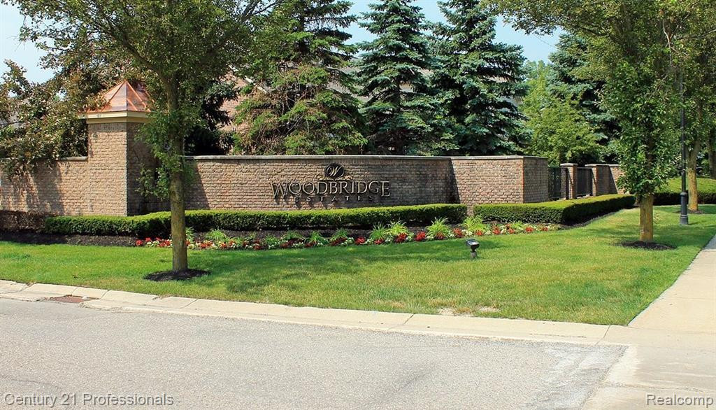 48554 EASTBRIDGE Drive, Canton, MI 48188 — Photo 37