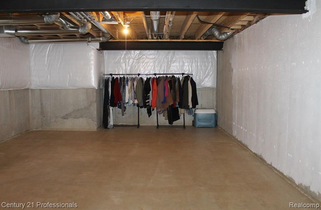 48554 EASTBRIDGE Drive, Canton, MI 48188 — Photo 42