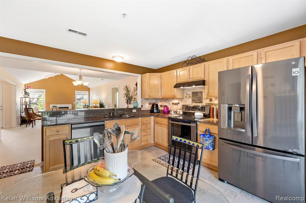 28373 CARLTON WAY Drive, 20 Bldg 15, Novi, MI 48377 — Photo 8