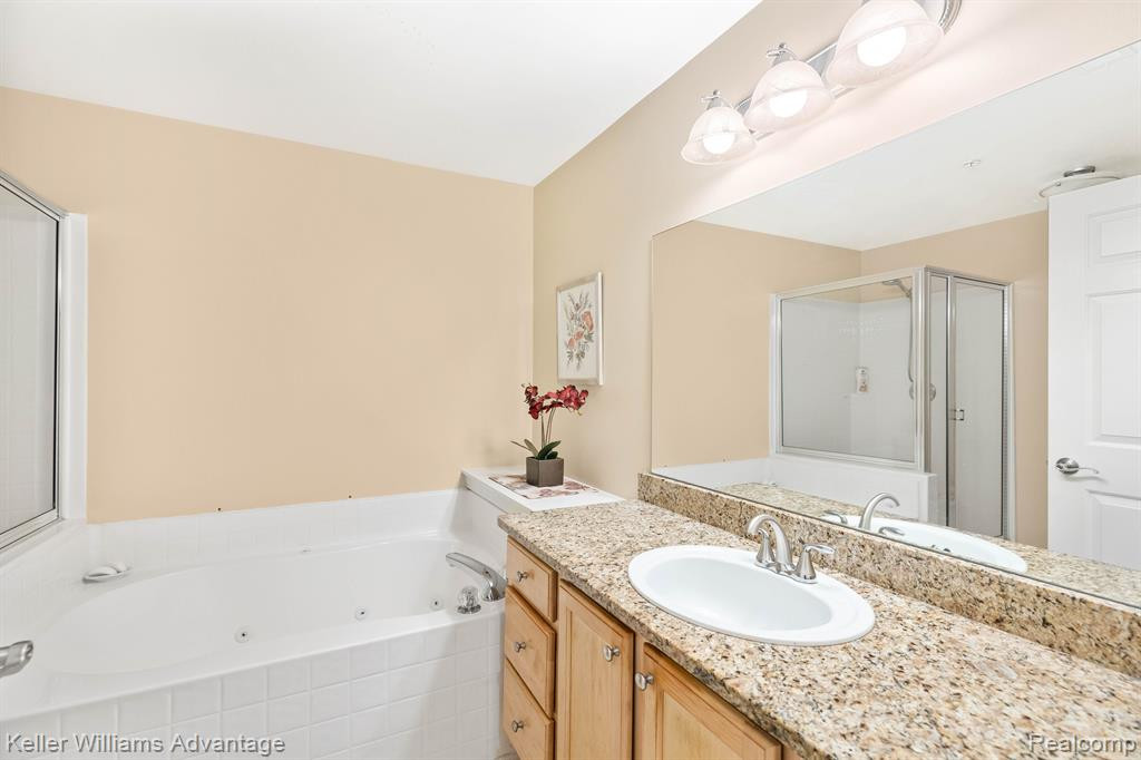 28373 CARLTON WAY Drive, 20 Bldg 15, Novi, MI 48377 — Photo 17
