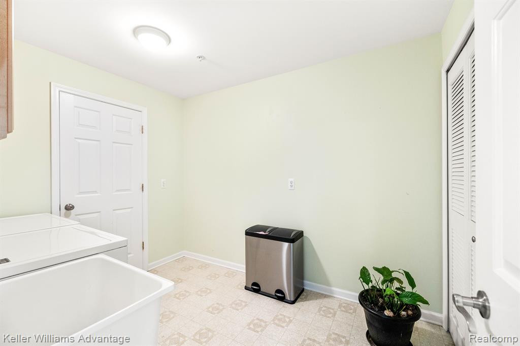 28373 CARLTON WAY Drive, 20 Bldg 15, Novi, MI 48377 — Photo 23