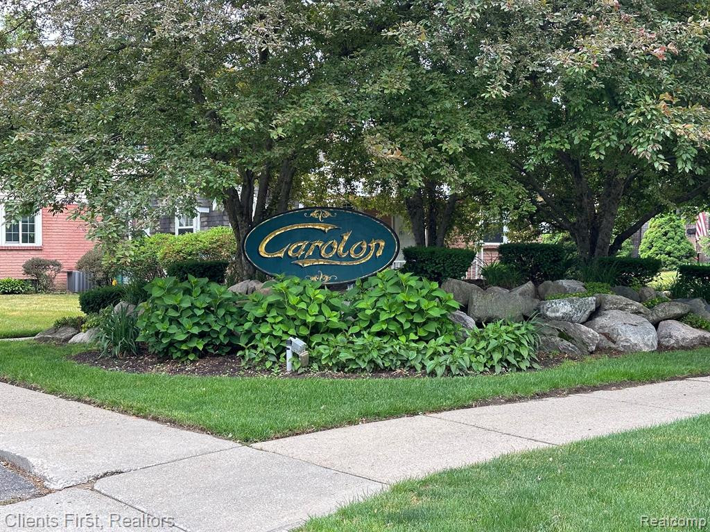 38281 CAROLON Boulevard, Westland, MI — Photo 2