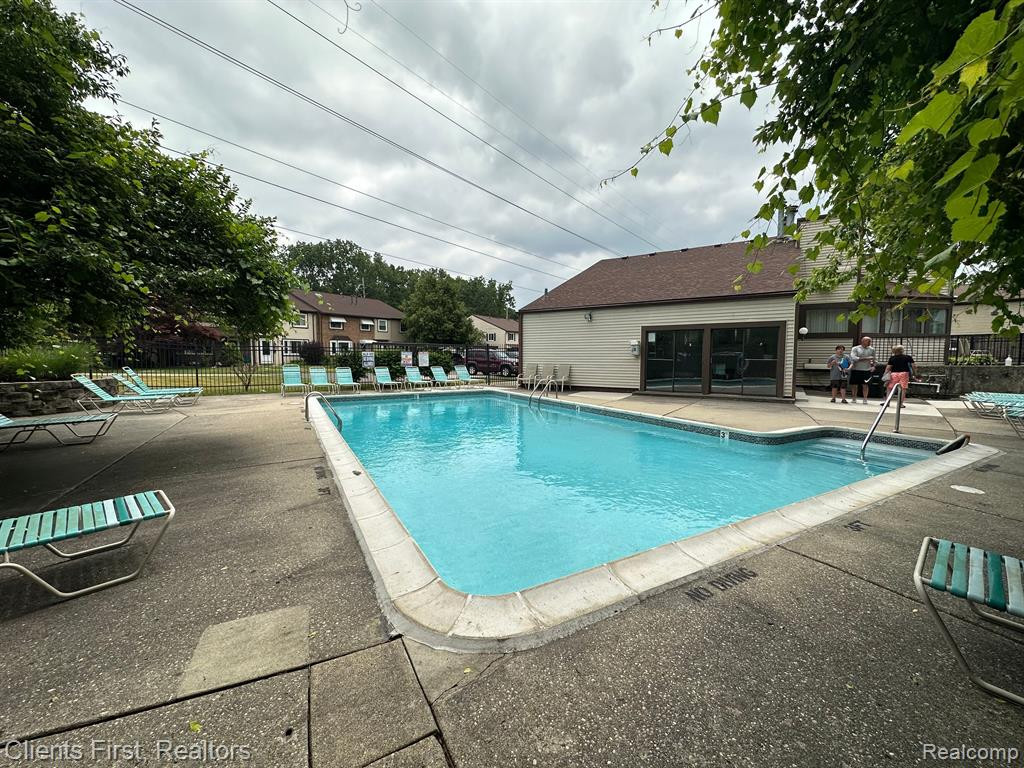 38281 CAROLON Boulevard, Westland, MI — Photo 10