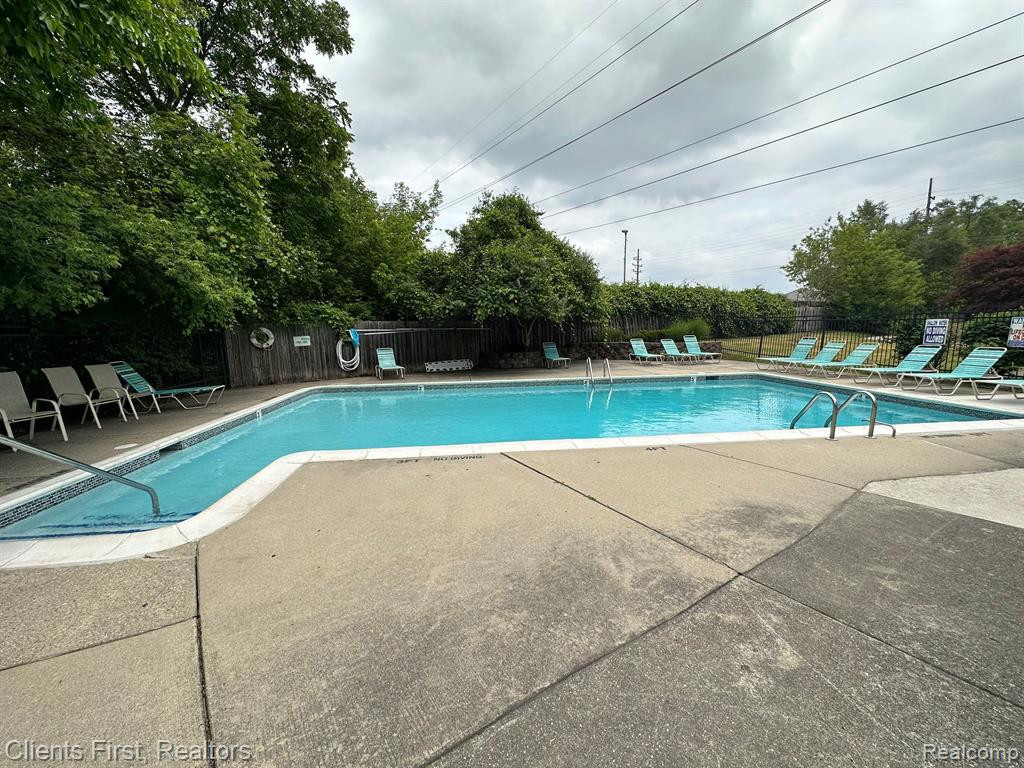 38281 CAROLON Boulevard, Westland, MI — Photo 11