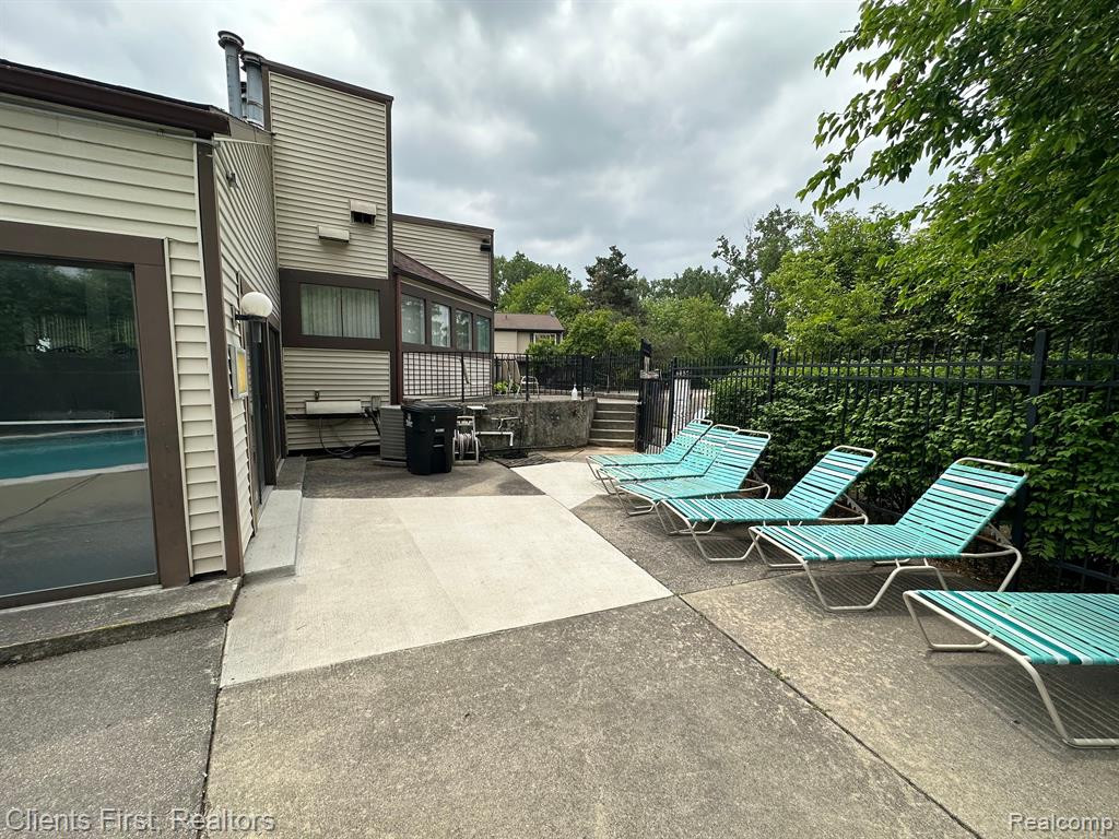 38281 CAROLON Boulevard, Westland, MI — Photo 12