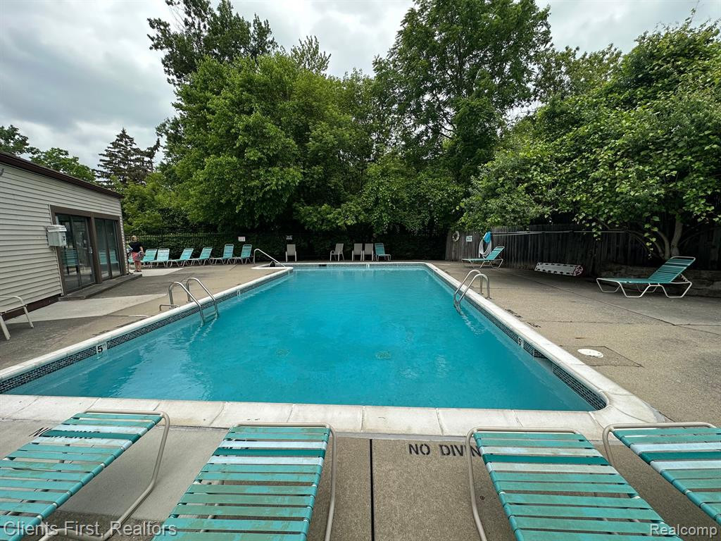 38281 CAROLON Boulevard, Westland, MI — Photo 13