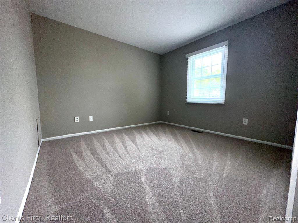 38281 CAROLON Boulevard, Westland, MI — Photo 27