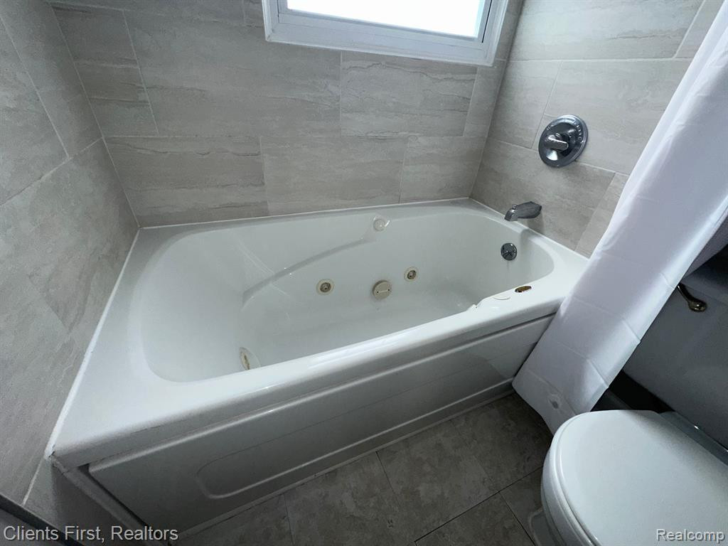 38281 CAROLON Boulevard, Westland, MI — Photo 30
