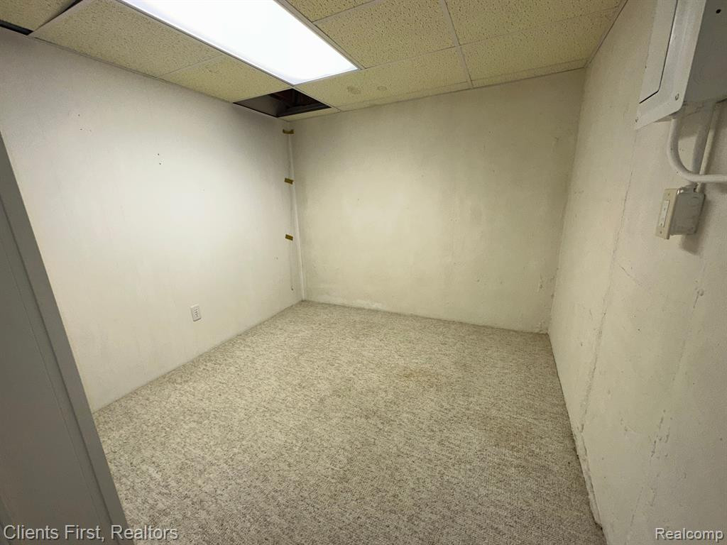 38281 CAROLON Boulevard, Westland, MI — Photo 33