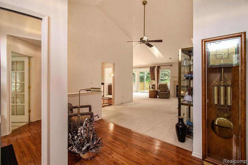 631 WOODHAVEN Drive, Commerce Twp, MI 48390 — Photo 5