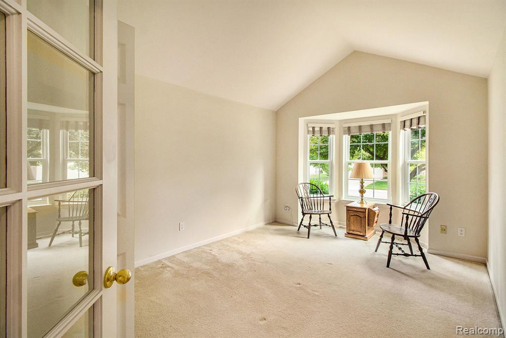 631 WOODHAVEN Drive, Commerce Twp, MI 48390 — Photo 8