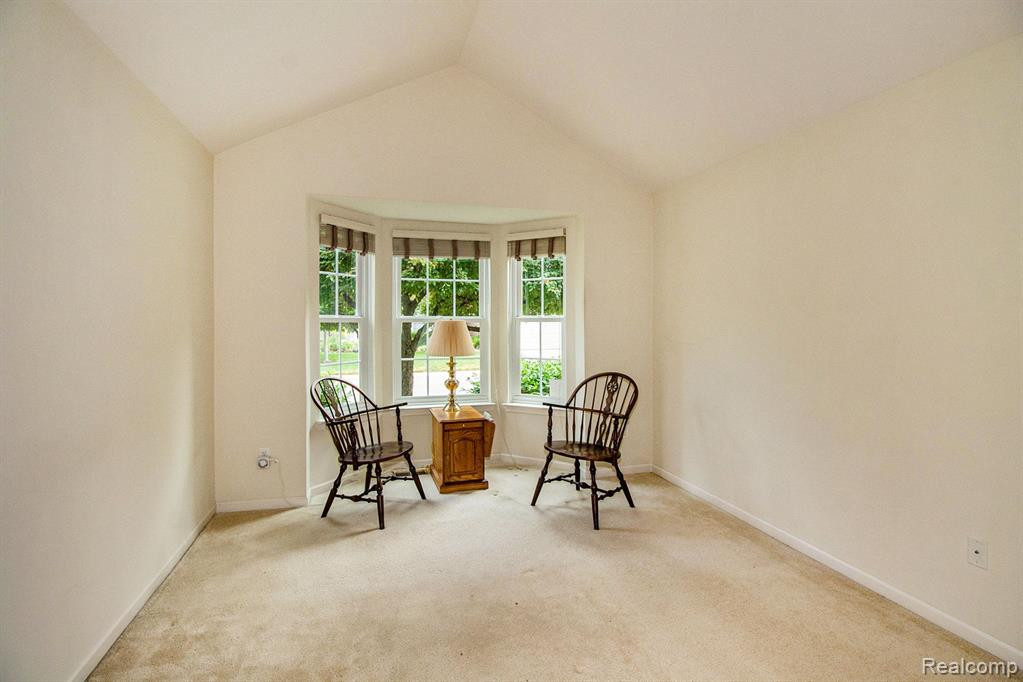 631 WOODHAVEN Drive, Commerce Twp, MI 48390 — Photo 9