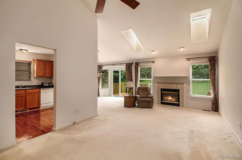 631 WOODHAVEN Drive, Commerce Twp, MI 48390 — Photo 11