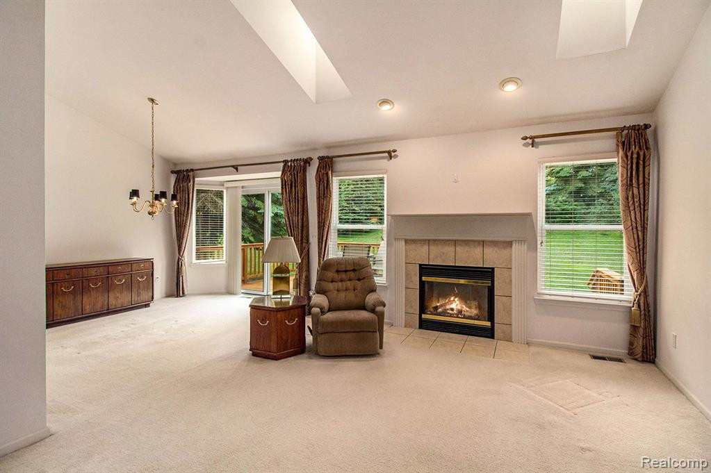 631 WOODHAVEN Drive, Commerce Twp, MI 48390 — Photo 12
