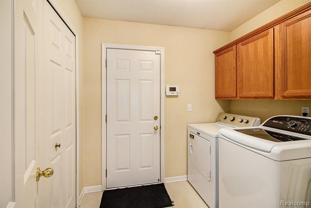 631 WOODHAVEN Drive, Commerce Twp, MI 48390 — Photo 23