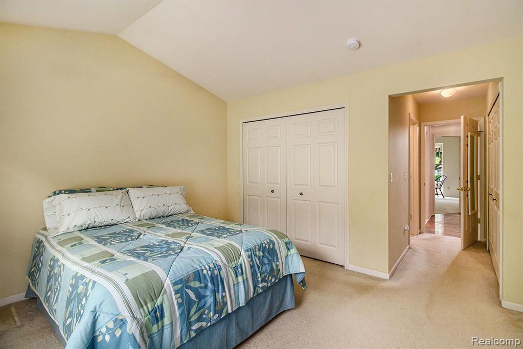 631 WOODHAVEN Drive, Commerce Twp, MI 48390 — Photo 25