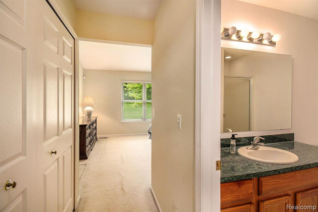 631 WOODHAVEN Drive, Commerce Twp, MI 48390 — Photo 27