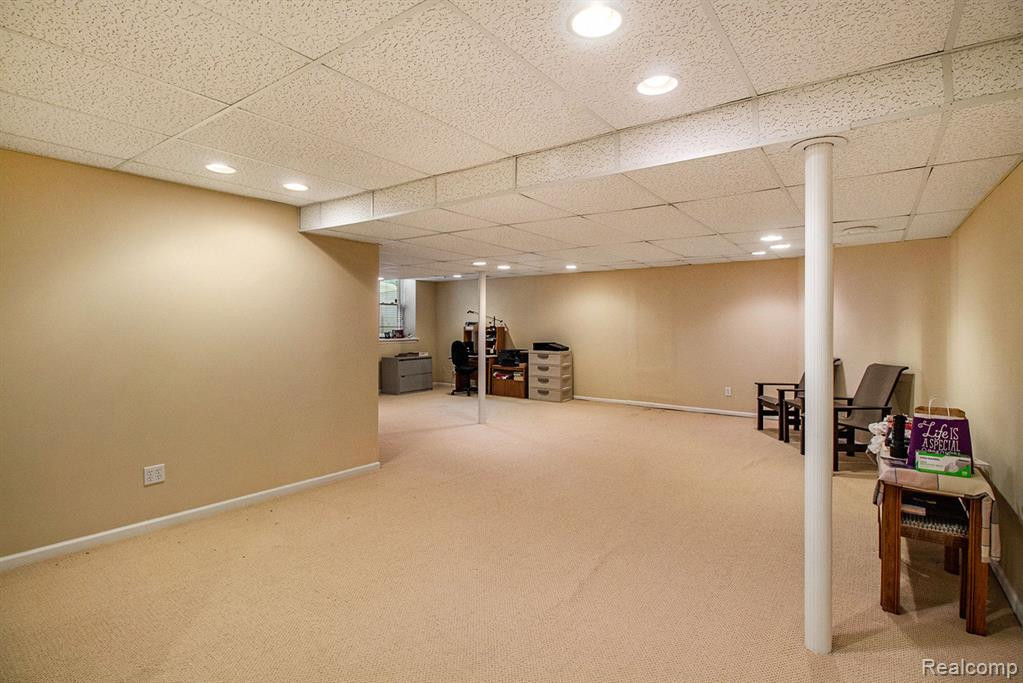 631 WOODHAVEN Drive, Commerce Twp, MI 48390 — Photo 28