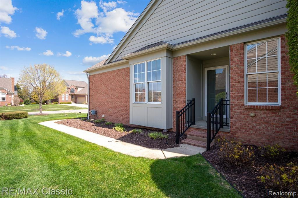 49055 RAINBOW Lane N, 37, Northville, MI 48168 — Photo 2