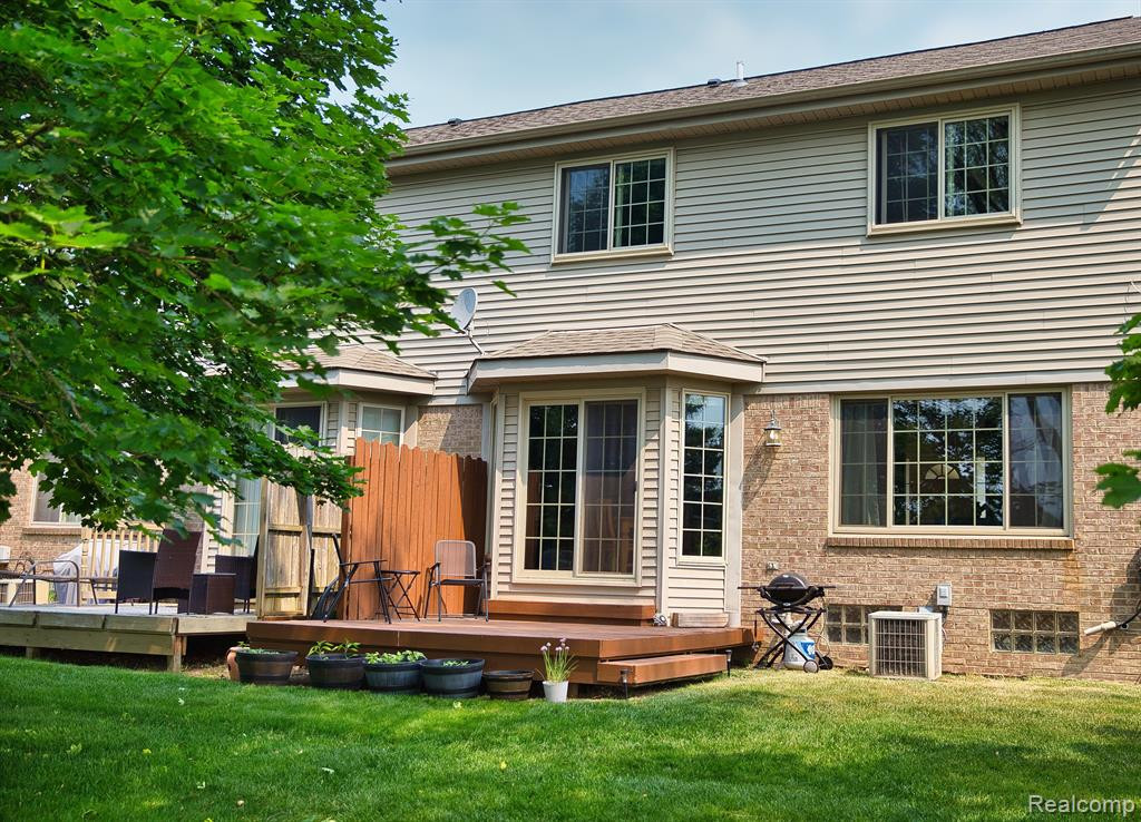 22290 QUAIL RUN Circle, 3, South Lyon, MI 48178 — Photo 3