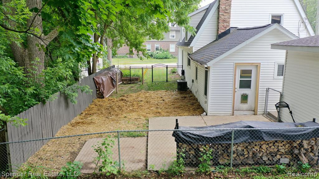 105 E CHURCH Street, Lake Orion, MI 48362 — Photo 2