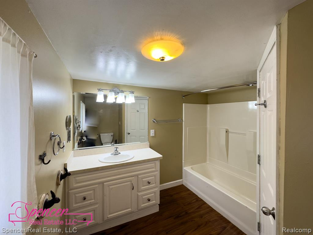 105 E CHURCH Street, Lake Orion, MI 48362 — Photo 10