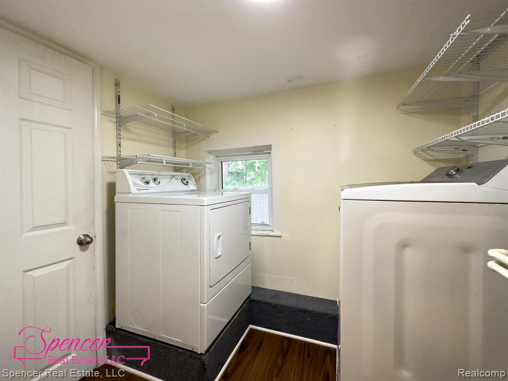 105 E CHURCH Street, Lake Orion, MI 48362 — Photo 11