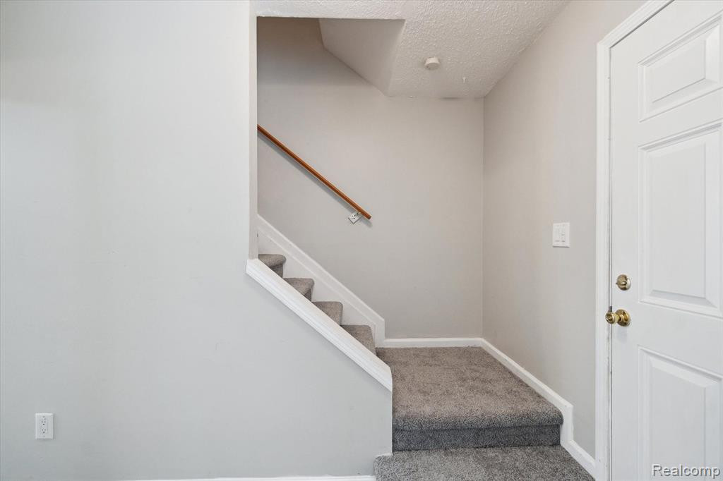 13366 LAKE POINT Boulevard, Van Buren, MI 48111 — Photo 2