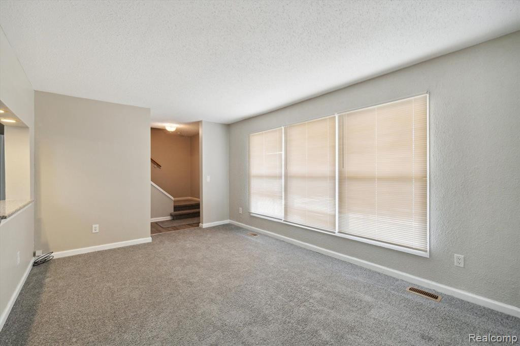 13366 LAKE POINT Boulevard, Van Buren, MI 48111 — Photo 4