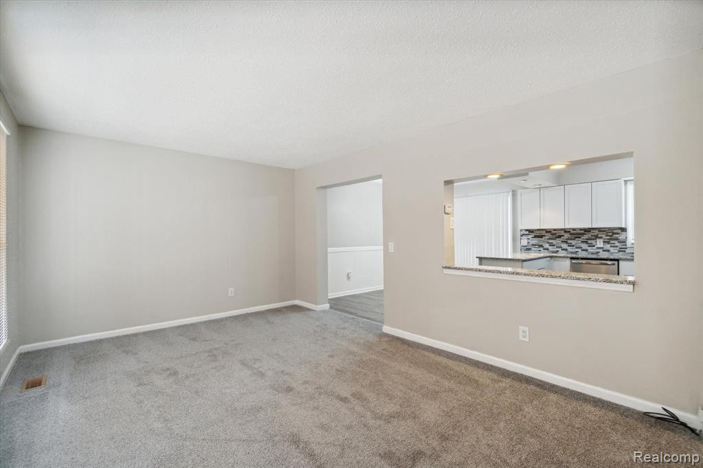 13366 LAKE POINT Boulevard, Van Buren, MI 48111 — Photo 5
