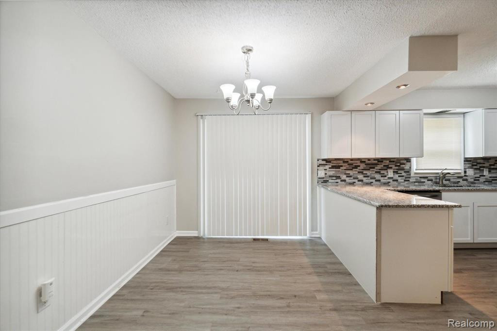 13366 LAKE POINT Boulevard, Van Buren, MI 48111 — Photo 6
