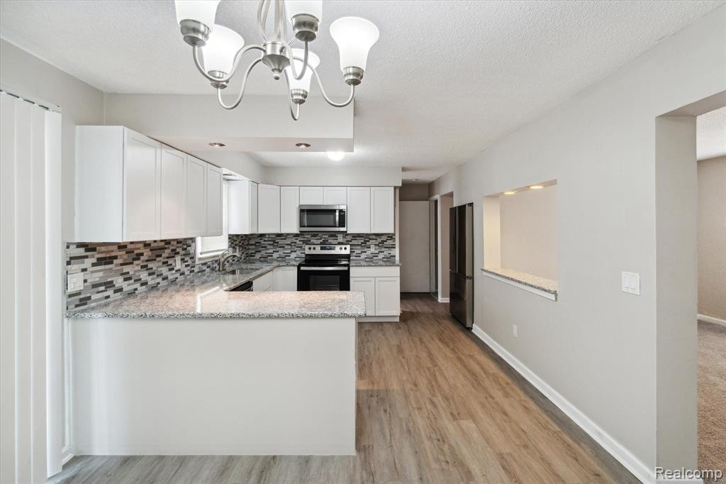 13366 LAKE POINT Boulevard, Van Buren, MI 48111 — Photo 9