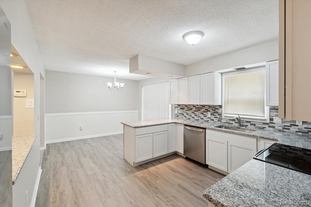 13366 LAKE POINT Boulevard, Van Buren, MI 48111 — Photo 11
