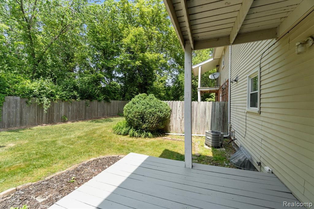 13366 LAKE POINT Boulevard, Van Buren, MI 48111 — Photo 19