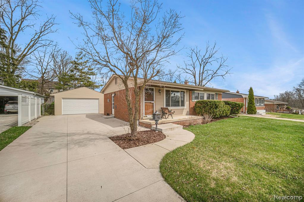 557 Crestwood Circle, Saline, MI 48176 — Photo 2