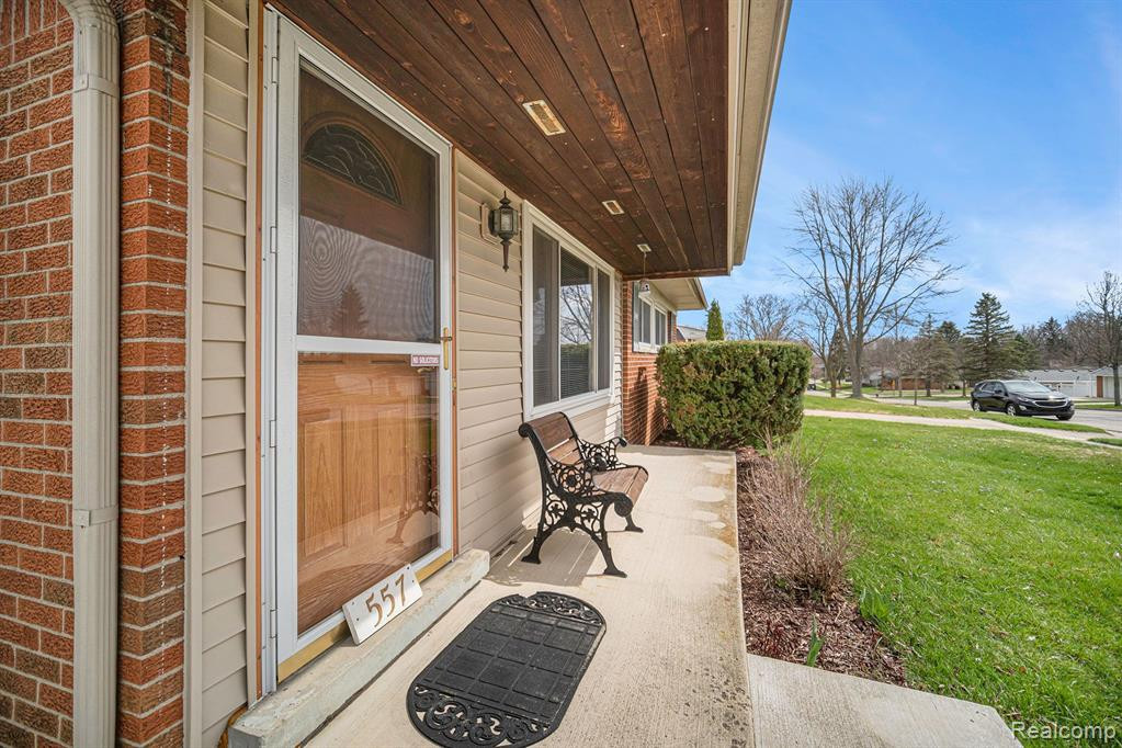 557 Crestwood Circle, Saline, MI 48176 — Photo 3