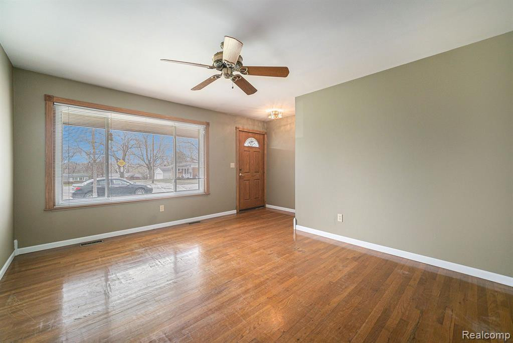 557 Crestwood Circle, Saline, MI 48176 — Photo 4