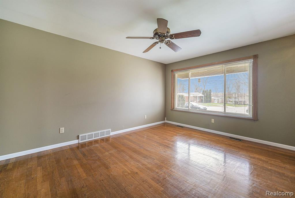 557 Crestwood Circle, Saline, MI 48176 — Photo 7