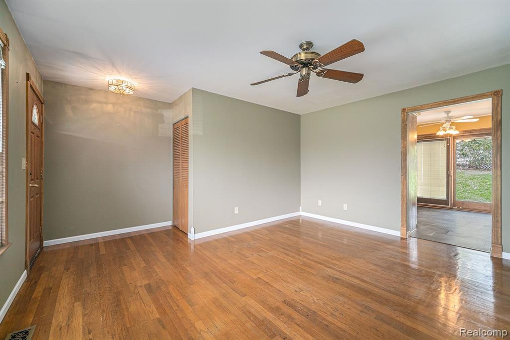 557 Crestwood Circle, Saline, MI 48176 — Photo 8