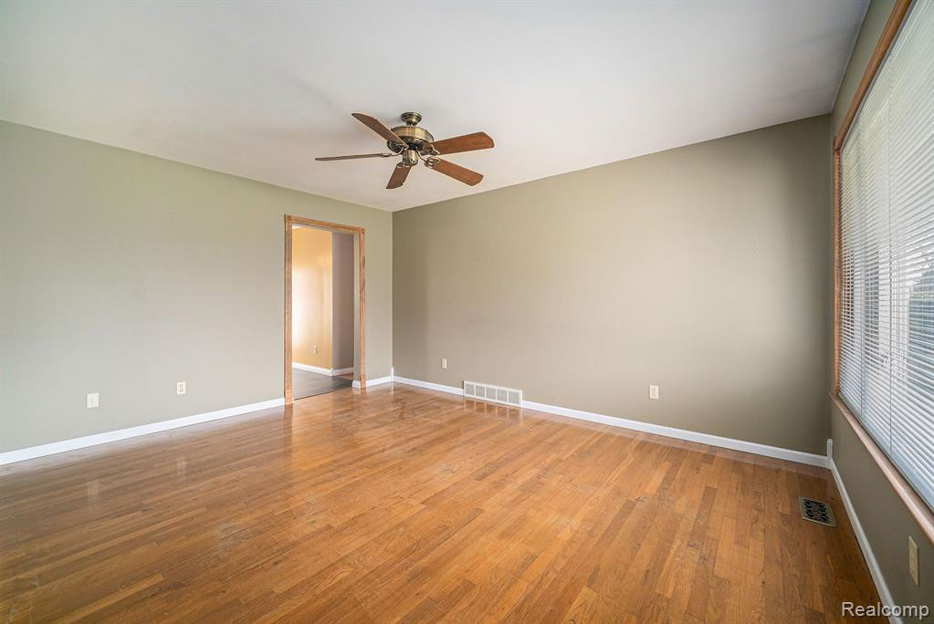 557 Crestwood Circle, Saline, MI 48176 — Photo 9