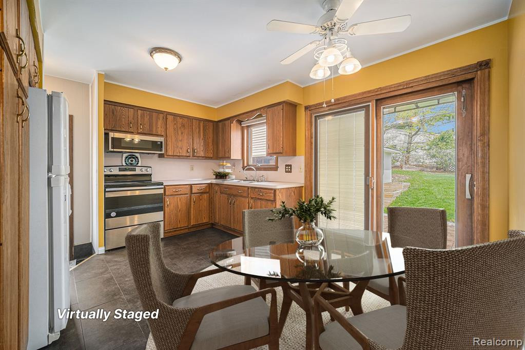 557 Crestwood Circle, Saline, MI 48176 — Photo 10