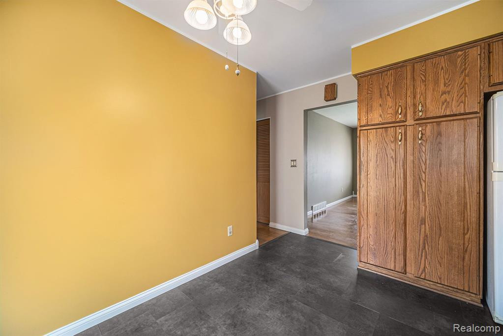 557 Crestwood Circle, Saline, MI 48176 — Photo 15